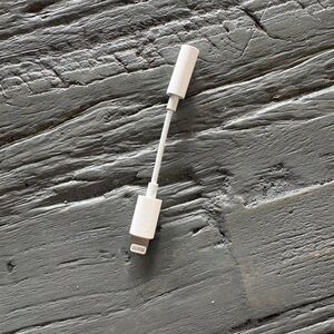 ❤️ Like 5 or 10 deal ❤️ Lightning to 3.5mm Headphone Adapter, Apple. 🍏